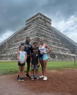 Juan Archuleta Instagram - What a special place 🐉😍 with the family!