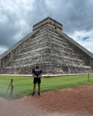 Juan Archuleta Instagram - What a special place 🐉😍 with the family!