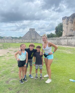 Juan Archuleta Instagram - What a special place 🐉😍 with the family!