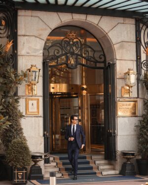 Juan Avellaneda Instagram - Hoy toca look formal bastante monocromático ¿qué os parece?

#traje #suitandtie #suit #novio #boda
