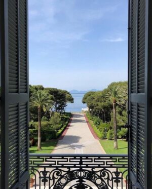 Juan Avellaneda Instagram - Aquí os dejo algunas de las fotografías del día 1 junto a @diorbeauty en el @hotelducapedenroc , aunque el ultimo video lo veo y me entra la risa porque me reconozco muchísimo escaqueándome haciendo deporte y la profe llamándome la atención 🤣🫰🏻✨

#vlog #france #travel #frenchriviera #dior #diorspa #diorbeauty #diorbeautylovers @dior #diorskincare
