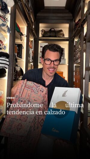 Juan Avellaneda Instagram - Probándome un calzado muy tendencia y un pantalón súper top ¿Qué os parece?

#tendencia #zapato #cangrejeras #shoe #suit