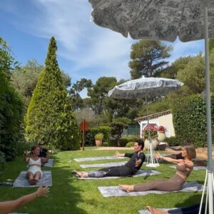 Juan Avellaneda Instagram - Aquí os dejo algunas de las fotografías del día 1 junto a @diorbeauty en el @hotelducapedenroc , aunque el ultimo video lo veo y me entra la risa porque me reconozco muchísimo escaqueándome haciendo deporte y la profe llamándome la atención 🤣🫰🏻✨

#vlog #france #travel #frenchriviera #dior #diorspa #diorbeauty #diorbeautylovers @dior #diorskincare