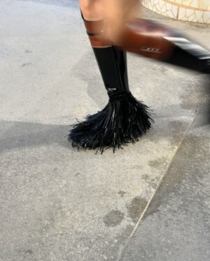 Juan Avellaneda Instagram - Ayer fue increíble lo que pude vivir en Barcelona! De niño soñaba con dedicarme a la moda y poder ir a algún desfile y de repente ayer me veo en el Parc Güell en el desfile #lvcruise2025 diseñado por @nicolasghesquiere para @louisvuitton 

Aquí os dejo algunas fotografías pero en breve os subo un Vlog, pero me hacía ilusión que vierais una previa 

Gracias al equipo de LV por cuidarnos tanto anoche!

Por cierto, después del desfile hubo una fiesta en que os mostraré en el blog pero en la ultima foto tenéis un adelanto

#louisvuitton #barcelona #catwalk #lvcruise2025 #vlog