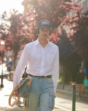Juan Avellaneda Instagram - Hoy con look casual y cómodo para ir a una sesión de fotos de la nueva colección que en breve os contaré 

¿Qué os parece?

#casual #informal #streetstyle #louisvuitton