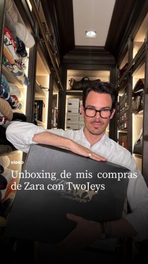 Juan Avellaneda Instagram - Quizá el rollo TwoJeys no es al 100% mío, pero vi en la colección junto con Zara prendas muy interesantes así que compré varias. La moda está para divertirse y siempre es top tener algunas piezas diferentes y especiales en el armario 

#twojeys #zara #unboxing