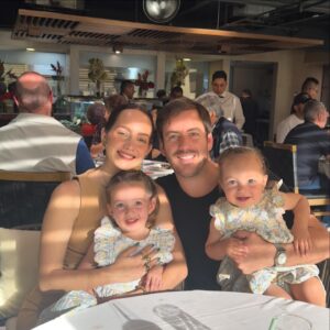 Juan Diego Covarrubias Instagram - No necesito más ! Ustedes son mi mejor regalo, las amo tanto. Estoy muy agradecido con Dios, y claro que con todos los que se tomaron el tiempo de mandar un menjasito o una llamada, significa mucho para mí, los quiero y muchas gracias de corazón ! Gracias @renataharoptt por invitarme a comer, que día tan especial, tú eres especial, te amo !