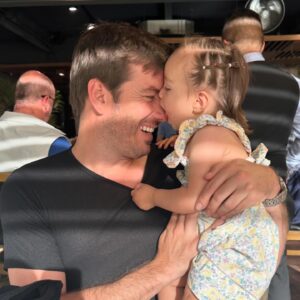 Juan Diego Covarrubias Instagram - No necesito más ! Ustedes son mi mejor regalo, las amo tanto. Estoy muy agradecido con Dios, y claro que con todos los que se tomaron el tiempo de mandar un menjasito o una llamada, significa mucho para mí, los quiero y muchas gracias de corazón ! Gracias @renataharoptt por invitarme a comer, que día tan especial, tú eres especial, te amo !