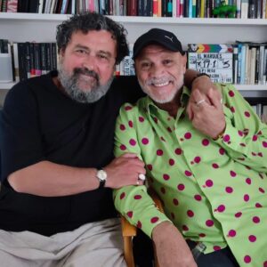 Juan Fernández Instagram - Después de tantos años, aquí seguimos juntos, como si no hubiera pasado el tiempo. @pacotous ❤️❤️❤️❤️❤️
#loshombresdepaco #lacasadepapel #actor #actors #actorlife #acting #tv #series #followers #theater #teatro #tvseries #tvshow