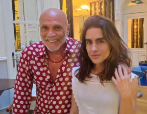 Juan Fernández Instagram - Ayer tuve el placer de conocer a @faribasheikhan maravillosa actriz. Espero que sea el primero de muchos encuentros. Un beso enorme Fariba. 😍😍
#cultura #arte #espectáculos #actor #actors #actorlife #acting  #theater #teatro #tvseries #tvshow #celebrities #lgtbi #lgtb #lgtbespaña #gayfriendly