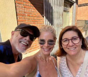 Juan Fernández Instagram - Ellas dos bien valen un imperio.  Nos vemos en Mérida.
@pentacionespectaculos @festivaldemerida #cultura #espectáculos #actor #actors #actorlife #acting  #theater #teatro #tvseries #tvshow #celebrities #lgtbi #lgtb #lgtbespaña #gayfriendly