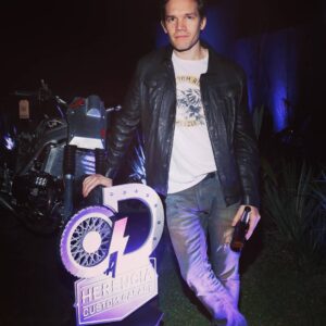 Juan Gil Navarro Instagram - Ayer en @herenciacustomgarage entre motos y cueros y cervezas! Gran placer y gran noche. Gracias por la invitación!