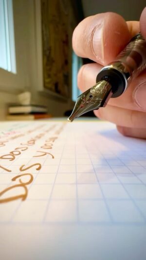 Juan Gómez-Jurado Instagram - Probando tinta nueva para comenzar las notas de una novela nueva… ¿qué os parece el color?