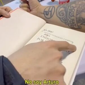 Juan Gómez-Jurado Instagram - Si me pedís que os firme un libro de @arturogcampos2, como mínimo os pondré esto.