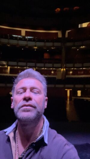 Juan Manuel Bernal Instagram - Teatro Esperanza iris #consentimiento