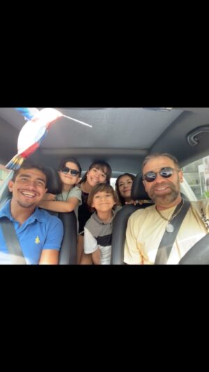 Juan Manuel Bernal Instagram - Hoy estrenamos a invitados especiales nuestra amada @madresehijosteatro estaremos corta temporada así que por favor no se la pierdan con esta semana ya solo nos quedan 7 semanas!!