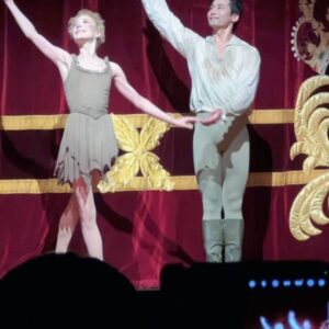 Juan Pablo Di Pace Instagram - London theatre trip with @roberta.ghedini.11  to see Manon by @royalballethouse & some stolen culture curtesy of British Museum 😅😅😅