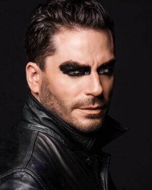 Juan Pablo Espinosa Instagram - Happy Halloween! 🎃🎃🎃

Gracias mis queridos @gerardobriceno @elizabethmua como nos divertimos con estas fotos!