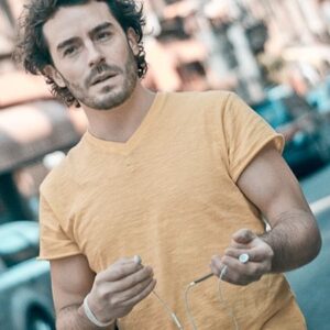Juan Pablo Espinosa Instagram - #tbt cuando grabamos “El Secretario” en NY, fueron unos días muy divertidos montando en bicicleta por todo Manhattan 🤣 photo del gran @dp_talk @bridgesstudio23 🤍🙏🏼