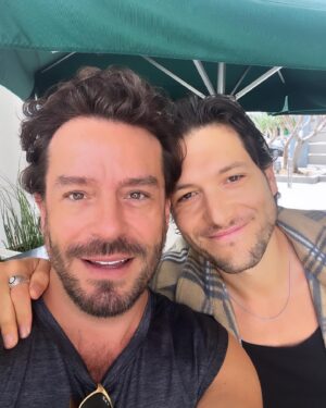 Juan Pablo Espinosa Instagram - Cafecito con mi querido Jeff-cito! 
De los regalos que me quedaron de #keepbreathing
☕️ 
Coffe time with my Jeff-cito!
One of the beautiful gifts from #keepbreathing