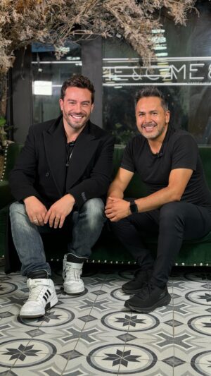 Juan Pablo Espinosa Instagram - El Día de la Mujer celebra la contribución de las mujeres en todos los ámbitos de la vida✨🤍

¡Feliz día les deseamos junto a @espinosajuanpa !

#8m #diadelamujer