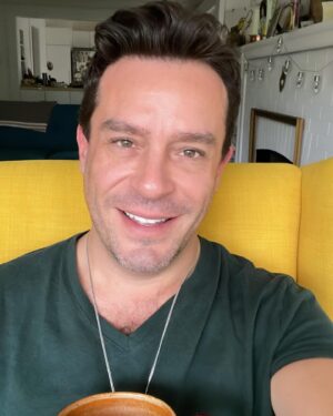 Juan Pablo Espinosa Instagram - Hace tiempo no me afeitaba 🐣
Con o sin barba? 

It’s been a min since I shaved 👶🏼
With or without the beard?