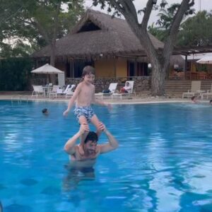 Juan Pablo Espinosa Instagram - HAPPY BIRTHDAY PABLO!!! 
Nos llenas de TANTA ALEGRÍA y de TANTO AMOR! 
Soy el Tío más afortunado de poder tener un sobrino 
Que le siga la cuerda a mi niño interior 😜
Love you! 
Feliz Cumpleaños a mi artista favorito!