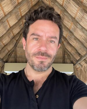 Juan Pablo Espinosa Instagram - Ayer me dijeron: “Hace tiempo no veía esos crespos” así que aquí vamos a ver cuánto aguanto sin cortarme el pelo 😜