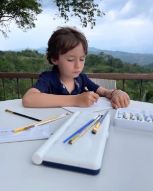 Juan Pablo Espinosa Instagram - HAPPY BIRTHDAY PABLO!!! 
Nos llenas de TANTA ALEGRÍA y de TANTO AMOR! 
Soy el Tío más afortunado de poder tener un sobrino 
Que le siga la cuerda a mi niño interior 😜
Love you! 
Feliz Cumpleaños a mi artista favorito!