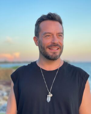 Juan Pablo Espinosa Instagram - Un momento de plenitud…
Mi mamá tomó esta foto y en este momento solo puedo dar GRACIAS de poder gozar de los que mas amo. 
Gracias por mi Familia
Gracias por mi Amor
Gracias por mi Salud
Gracias por mi Vida 
Gracias por mi Libertad 
 
pido por tod@s los que no pueden gozar de ellos en este momento🙏🏼

🤍

A moment of fulfillment…
my mom took this picture and I can only be grateful at this time to be able to enjoy the ones I love most.
Grateful for my Family
Grateful for my Love
Grateful for my Health
Grateful for my Life
Grateful for my Freedom 

And keep in my prayers those who can’t enjoy them in this moment 🙏🏼