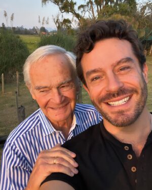Juan Pablo Espinosa Instagram - FELIZ DÍA DEL PADRE! 
Que fortuna más grande es tenerte! 
Te celebro con todo mi amor mi Taita! 
GRACIAS por ser el compás de esta ruta, por tu calma y visión, por tu sabiduría que todos aspiramos tener, por tu apoyo en cada etapa de mi vida, 
y por SIEMPRE darnos tu amor incondicional! 
LOVE YOU!!!!