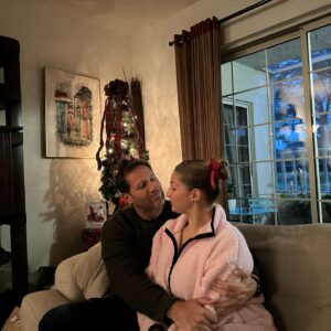Juan Pablo Galavis Instagram - Siempre LA TEENAGER se LANZA su VAGABUNDERIA en la SESIÓN 🤦🏼‍♂️ Feliz Navidad para TODOS 🎁🎄🎅🏼