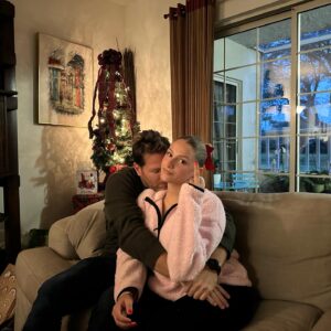 Juan Pablo Galavis Instagram - Siempre LA TEENAGER se LANZA su VAGABUNDERIA en la SESIÓN 🤦🏼‍♂️ Feliz Navidad para TODOS 🎁🎄🎅🏼