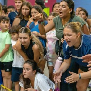 Juan Pablo Galavis Instagram - EXTRAÑANDO a Mi Chiquiturri mientras ella DISFRUTA lo que será su ÚLTIMO año de CAMPISTA preparándose para ser GUÍA de @lallanada.fl.