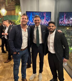 Juan Pablo Galavis Instagram - Europa League y Derbi en Sevilla a TOPE… Gracias al @realbetisbalompie por las ATENCIONES y el Novato  @joaquinarte nos debe PAR de chistes…