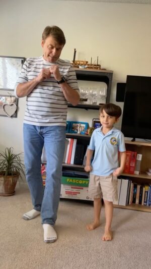 Juan Pablo Gamboa Instagram - Wait for it! #reels #fatherandson #actorslife 
@mateogamboaortega