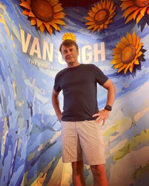Juan Pablo Gamboa Instagram - Un festival de color! Precioso @vangogh.experience