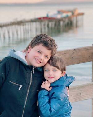Juan Pablo Gamboa Instagram - Amo viajar con este par…Son excelentes viajeros, se adaptan fácilmente, no importa el clima, se le miden a probar cosas nuevas, son aventureros, cada día quieren descubrir algún misterio. Mateo tiene una fascinación por los mapas, el siempre busca donde estamos y la ruta de nuestro destino. Juan Martín toma fotos, hace videos y le gusta la historia de cada lugar, es muy bueno recordando fechas y datos históricos 😊#mateoyjuanmartin #vacaciones #california