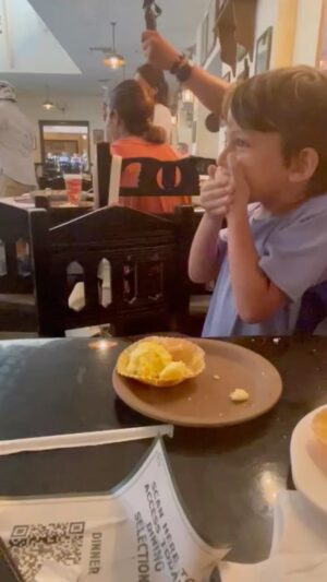 Juan Pablo Gamboa Instagram - El día que Mateo conoció a Mickey!