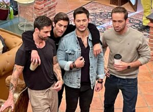Juan Pablo Gil Instagram - Mis Hermanos Del Monte!! 🥑🤠
Gracias @michellerenaud por tu alegría, tus consejos y tu buena vibra siempre te llevo siempre en mi corazón!
@matlechat MI GODEEEN!! te admiro hermano y te agradezco los consejos y el cariño siempre!!! @danielelbittar DOÑAAAA!! Mi hermanooo pa siempre GRACIAS!!! @mauriciohenao_ HENAOO mi roomie todo el proyecto cagados de la risa!! 😂
@emmanuelpalomares el DIMOND!! gracias por tener esa disciplina y enfoque siempre! 🙏🏼

A todos MUCHÍSIMAS GRACIAS!! los llevo para siempre conmigo!! ÁNIMO!!! 😁😎🙏🏼