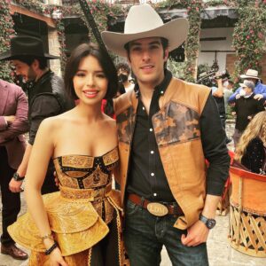Juan Pablo Gil Instagram - Grabando @laherencia_tv con @angela_aguilar_ #LucasDelMonte #Malagueña 🤠🐴🎬