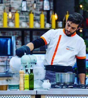 Juan Pablo Gil Instagram - 1. Con el Chef Pastelero mejor del Mundo con un restaurante que tiene ⭐️⭐️⭐️ Michelin. Un honor replicar un postre de @jordirocasan 

2. Haciendo Helado con nitrógeno Líquido 🧪👨‍🔬⚛️.

3. Quiubo quien te peino Lulú! 😉👨🏻‍🍳

4. Mi plato “Rocacao” réplica del chef.

5. El plato del chef @jordirocasan .

6. Ganeeee “pa que sepan donde vive lenchooo!! “ ánimo!!!!! 😁👨🏻‍🍳