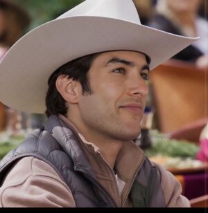 Juan Pablo Gil Instagram - Hoy no pueden perderse “La Herencia”  se está poniendo buenísima!!! Muchos conflictos que resolver y un legado de mucho AMOR!! ahí nos vemos 8:30 pm por las estrellas!! @laherencia_tv @canalestrellas @roy.rojasv @juanosorio.oficial #TEAMLUCAS