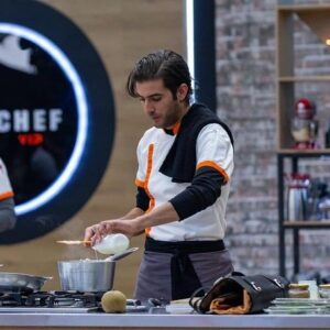 Juan Pablo Gil Instagram - Esto es un poco de lo que se vive en #topchefvip #TeamJuanPablo Gracias a toda esa gente bonita que me apoya y que confía en mi pero sobre todo en el Sazón y diversión que le ponemos a la cocina más exigente! Bendiciones 🙏🏼🫶🏼😉👨🏻‍🍳 @telemundorealities @telemundo
