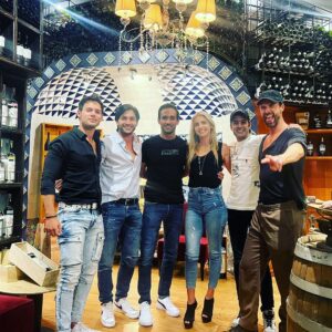 Juan Pablo Gil Instagram - Los Hermanos del Monte reunidos de nuevo!! Siempre es un gusto verlos!! 💫🤩👏👏👏 @matlechat @michellerenaud @danielelbittar @mauriciohenao_ @emmanuelpalomares