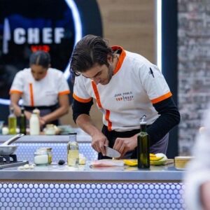 Juan Pablo Gil Instagram - Esto es un poco de lo que se vive en #topchefvip #TeamJuanPablo Gracias a toda esa gente bonita que me apoya y que confía en mi pero sobre todo en el Sazón y diversión que le ponemos a la cocina más exigente! Bendiciones 🙏🏼🫶🏼😉👨🏻‍🍳 @telemundorealities @telemundo