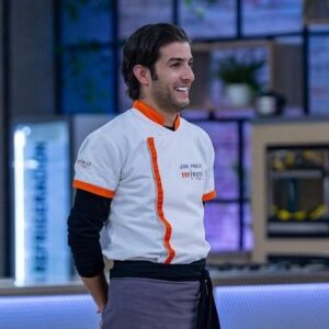 Juan Pablo Gil Instagram - Esto es un poco de lo que se vive en #topchefvip #TeamJuanPablo Gracias a toda esa gente bonita que me apoya y que confía en mi pero sobre todo en el Sazón y diversión que le ponemos a la cocina más exigente! Bendiciones 🙏🏼🫶🏼😉👨🏻‍🍳 @telemundorealities @telemundo