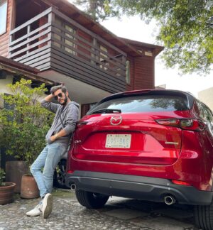 Juan Pablo Gil Instagram - La #MazdaCX5 mi gran acompañante. 🤩🤩
El audio, espacio y motor la hacen única e increíblemente versátil. El 

@MazdaOficial