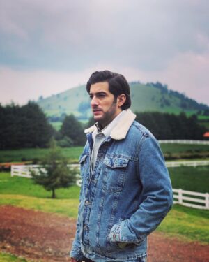 Juan Pablo Gil Instagram - Color o B/N?… ⚪️⚫️
