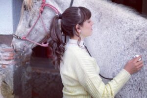 Juan Pablo Gil Instagram - Muy Feliz con este nuevo personaje “Lucas Del Monte” el menor de los hermanos del Monte pero con un gran corazón tanto con sus hermanos como con sus animales! Influencer y veterinario, enamorado de una niña hermosa llamada Alondra con quien comparte el gusto por el campo y los animales. (@esmeraldagl__ ) 
.  No se pierdan este 28 de Marzo a las 8:30 pm por @canalestrellas “LA HERENCIA” 🐴🥑🤠 @laherencia_tv 

GRACIAS POR LA OPORTUNIDAD @roy.rojasv @juanosorio.oficial DE NUEVO ES UN HONOR! 🙏🏼🙏🏼😁